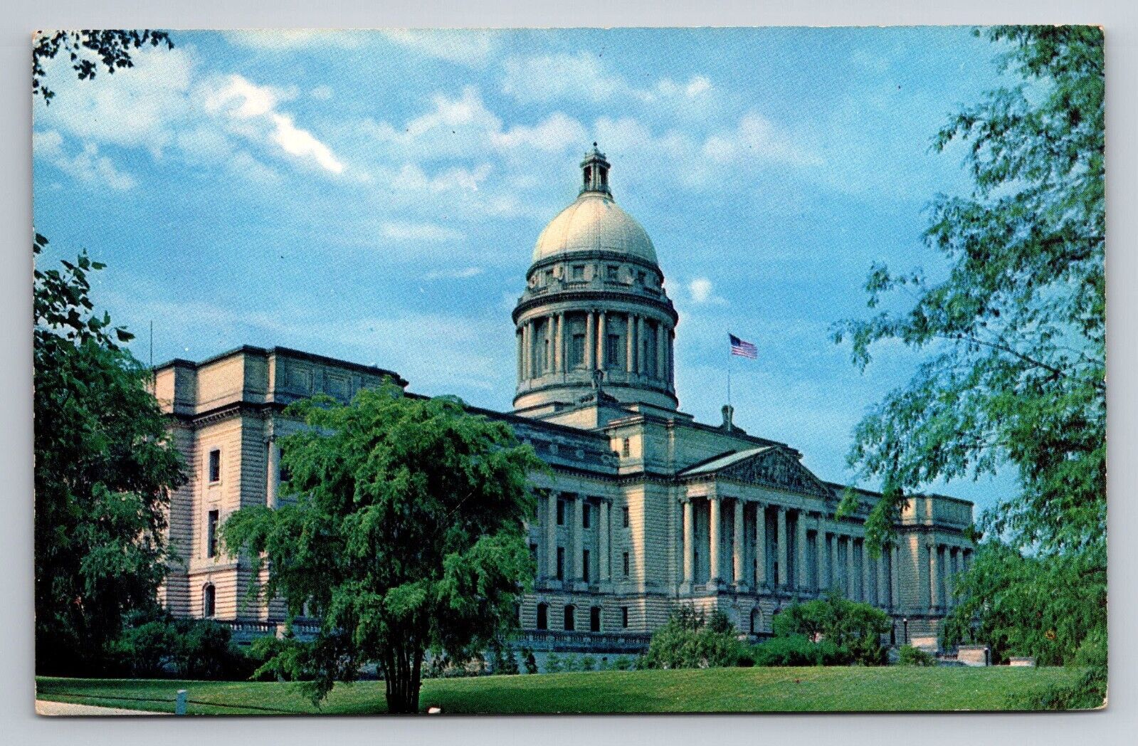 Kentucky State Capitol Frankfort, Kentucky Vintage Unposted Postcard