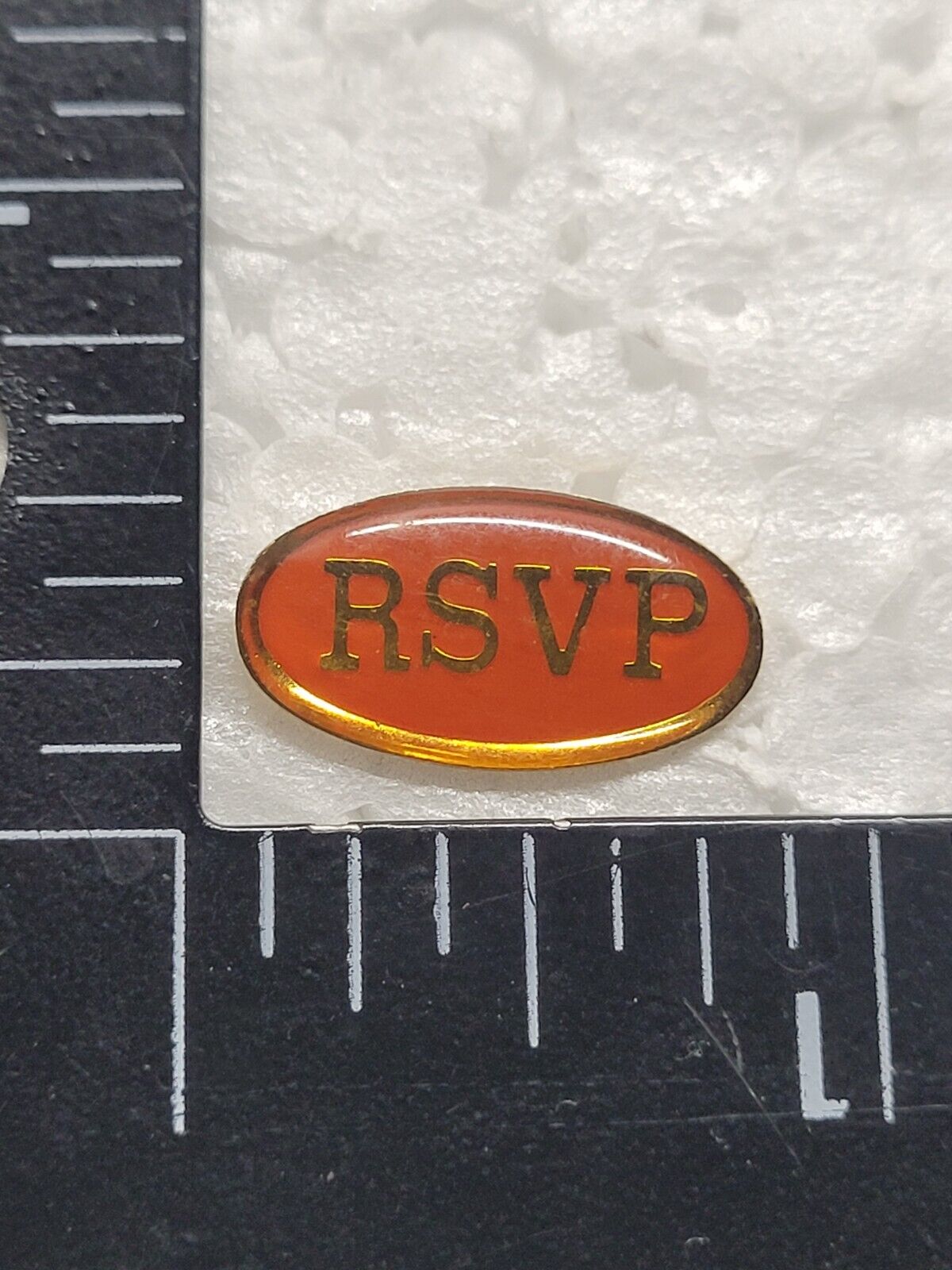 RSVP HAT LAPEL PIN PIN BACK USED (EE3105)