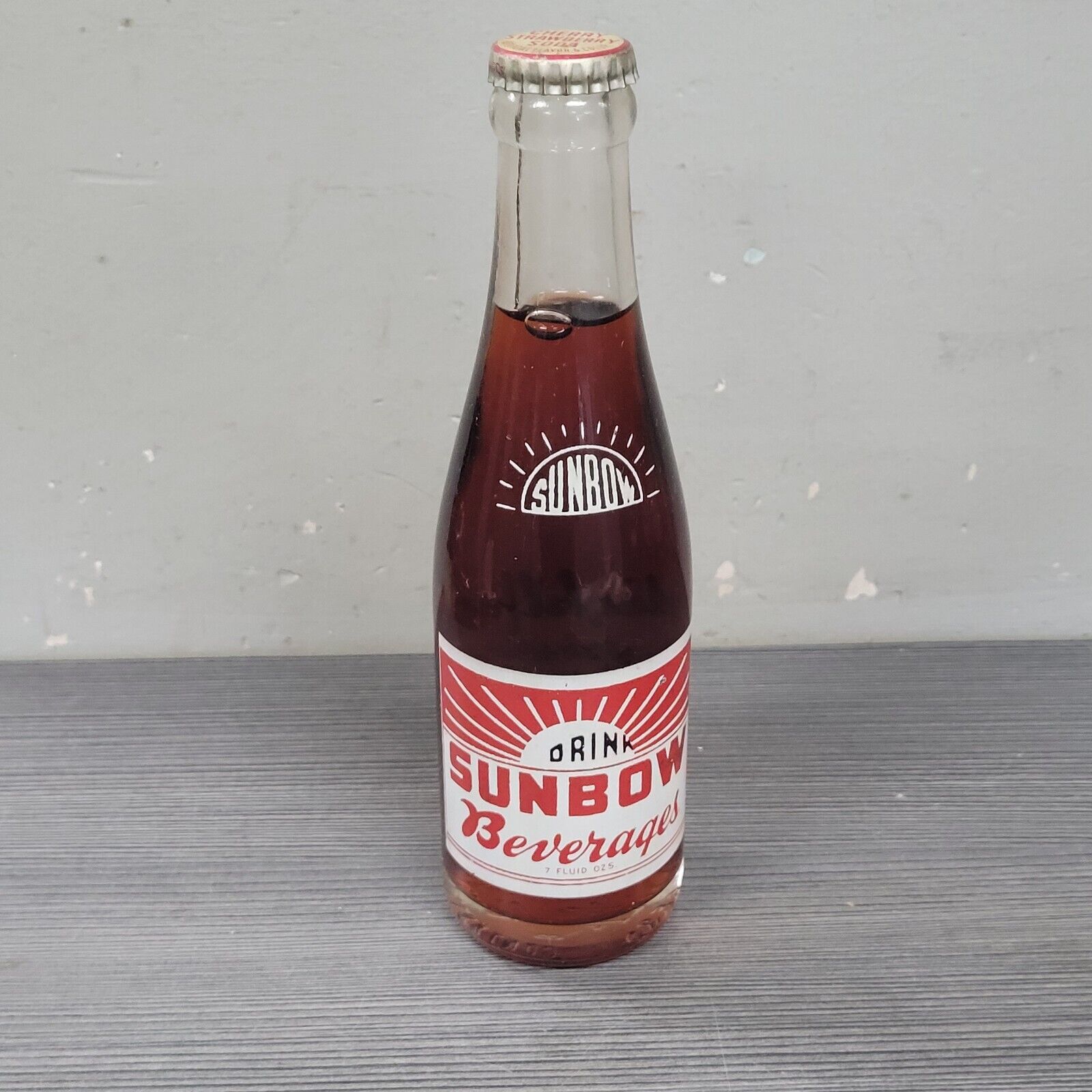 RaRe vintage 1963 Drink Sunbow Full 7 oz cherry strawberry beverage pop sunrise
