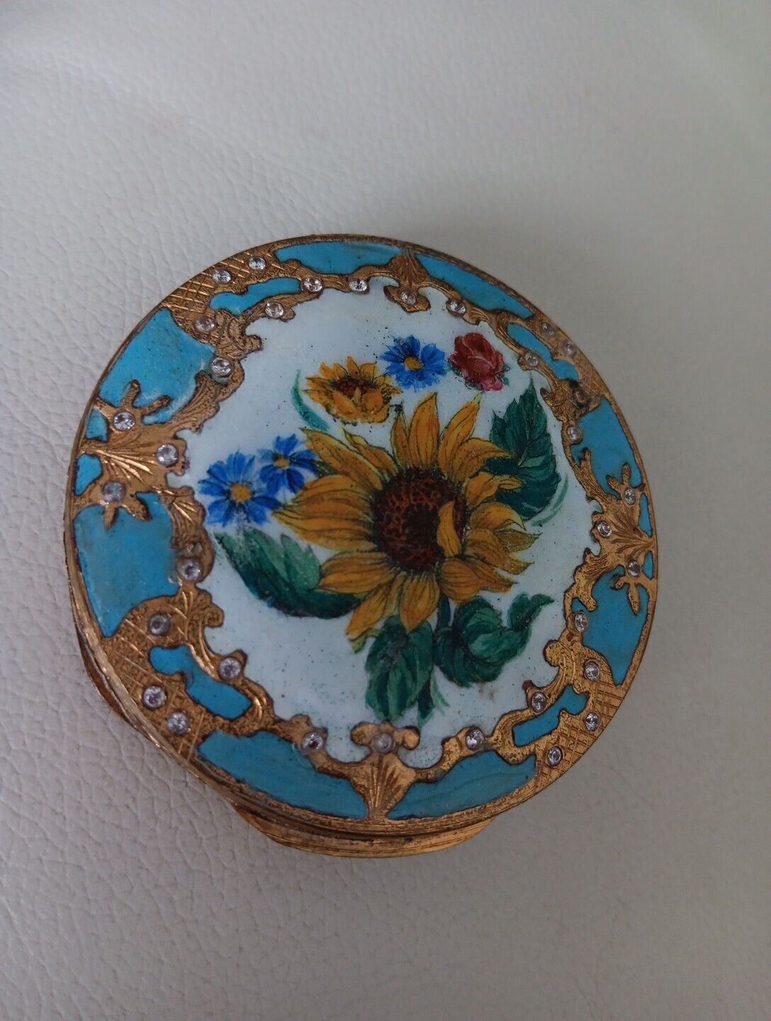Vintage Compact ITALIAN OR FRENCH  SIZE 3  INC ENEMEL BEUTIFULL FLOWERS