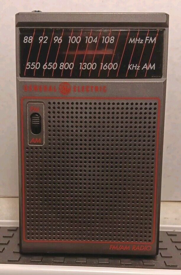 Vintage General Electric GE 7-2582G AM/FM Radio Portable WORKS RARE 