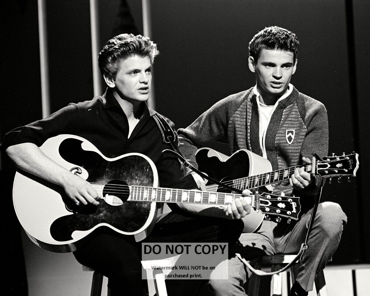THE EVERLY BROTHERS LEGENDARY MUSIC ARTISTS - 8X10 PUBLICITY PHOTO (AA-288)