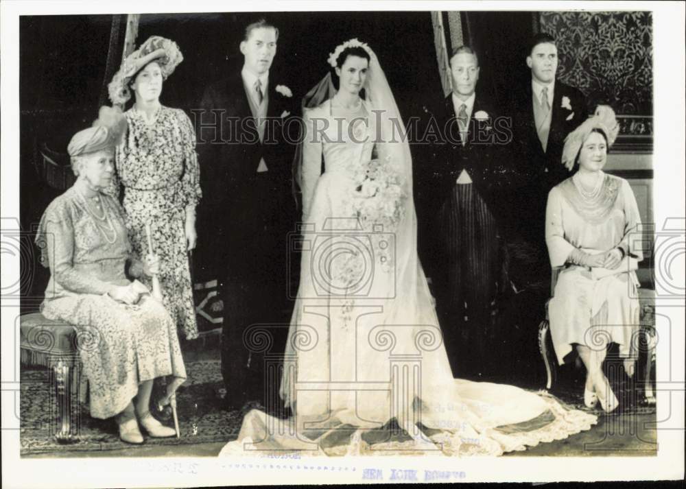 1949 Press Photo Newlyweds Earl & Lady Harewood with members of the Royal Family
