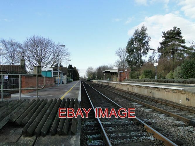 PHOTO  CANTLEY RAILWAY STATION TRACKSIDE  2014