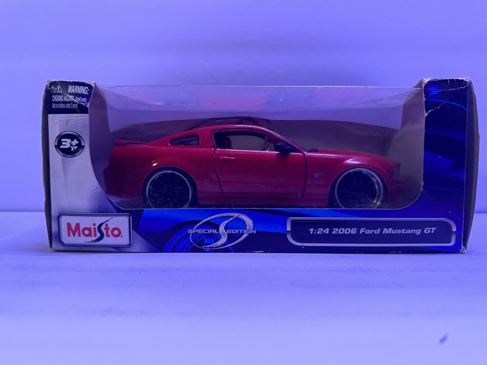 2010 Maisto Special Edition 1:24 Scale 2004 Mustang GT (Red)