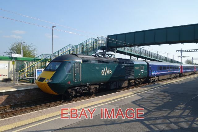 PHOTO  REMNANT OF THE GREAT HIGH SPEED TRAIN PASSES THROUGH SEVERN TUNNEL JUNCTI