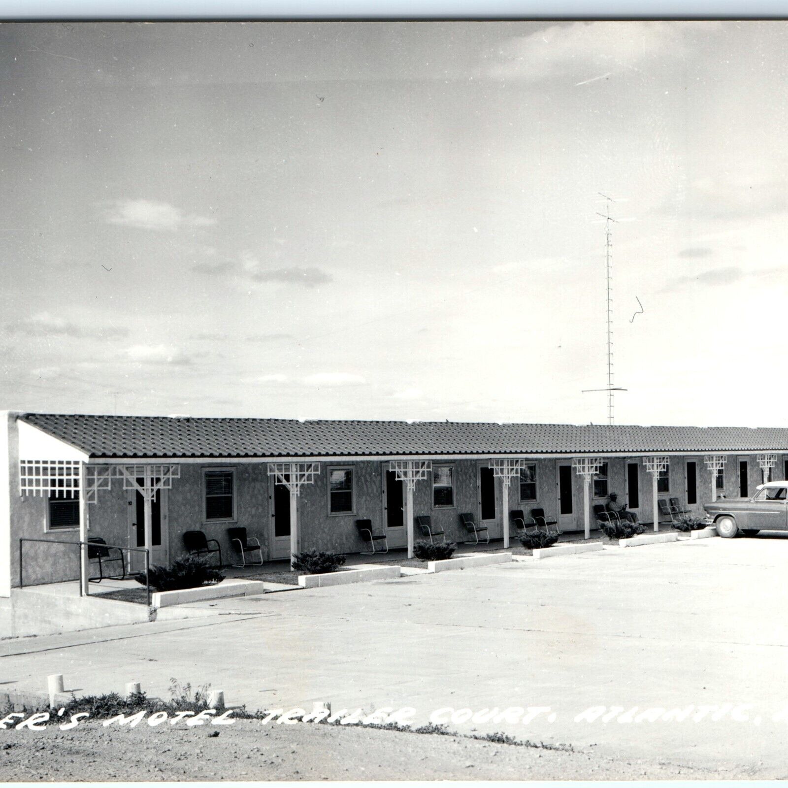 c1950s Atlantic, IA RPPC Snyder\'s Motel Trailer Court Real Photo Postcard A103