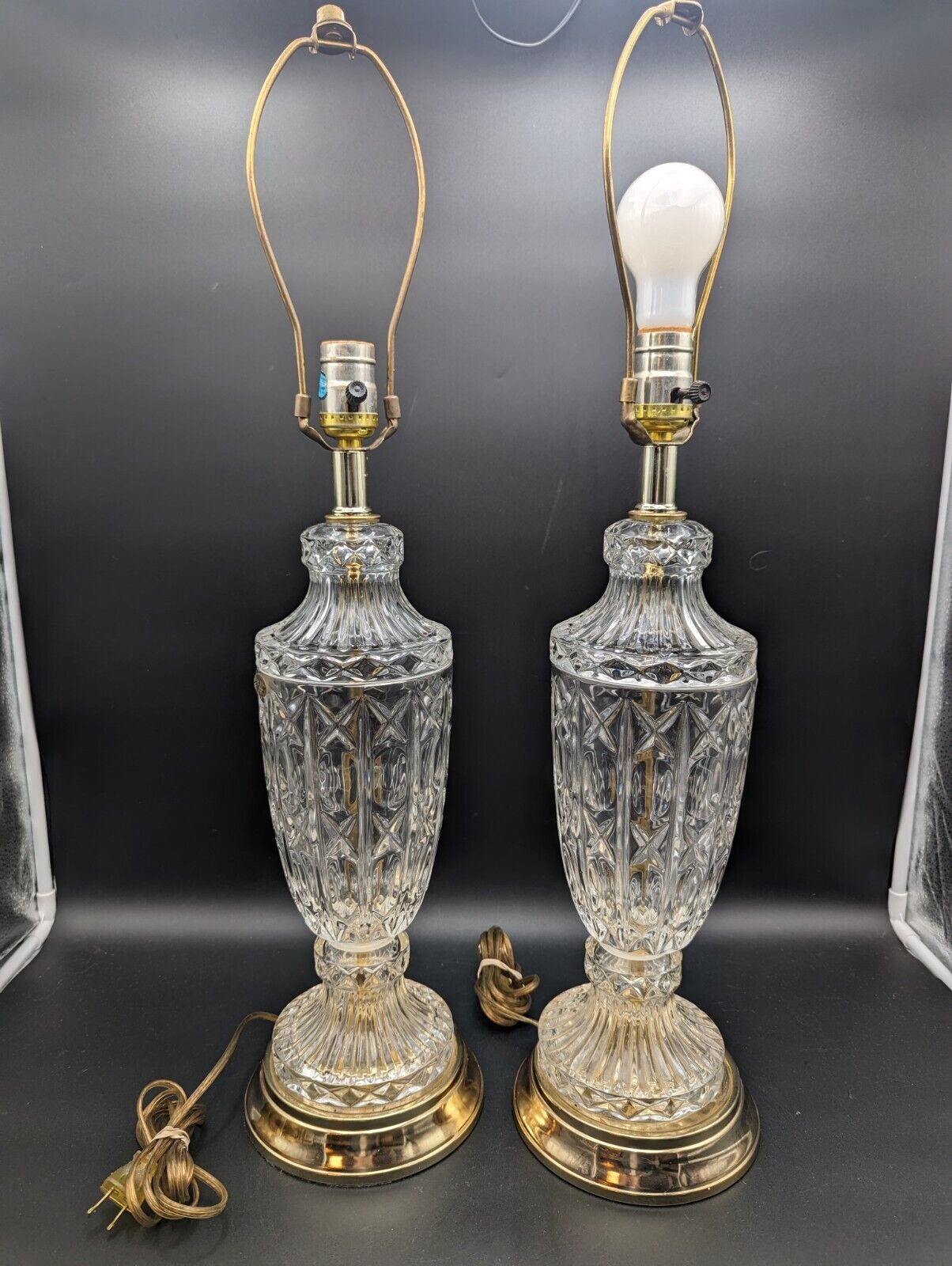 VTG PAIR Cut Lead Crystal Glass Hollywood Regency Urn Table Lamp Brass 3 way 20\