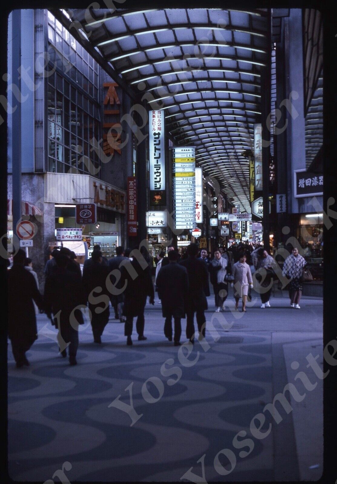 sl72  Original slide 1960\'s  Japan open market 807a