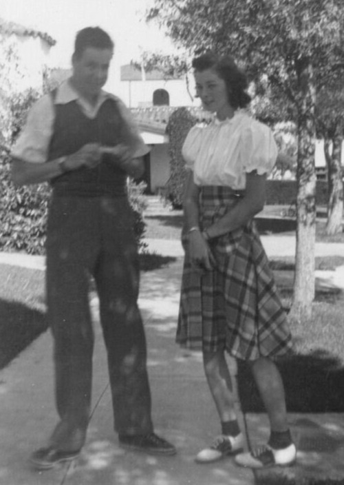 4P Photograph 1941 Pretty Woman Handsome Man Plaid Skirt Lovely Lady