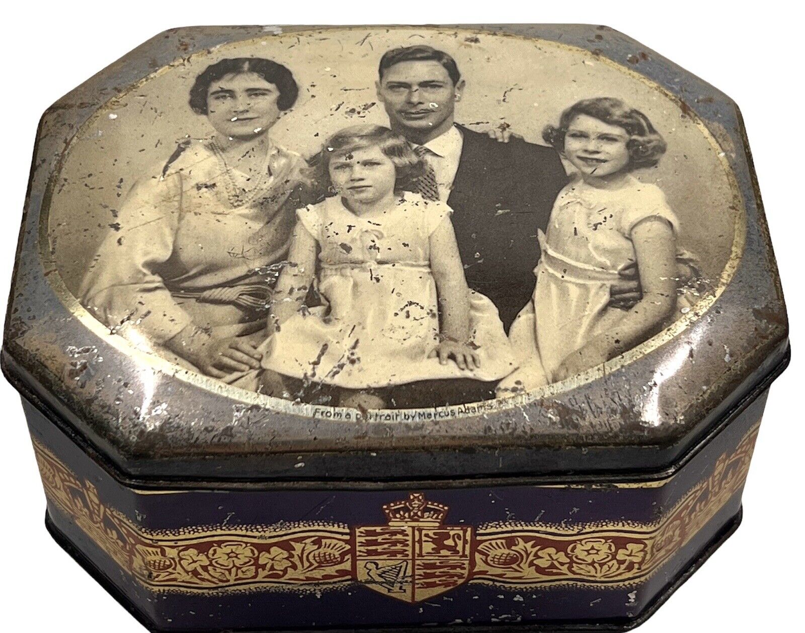 Vintage Biscuit Tin King George VI & Young Queen Elizabeth & Family 1930\'s 5.5”