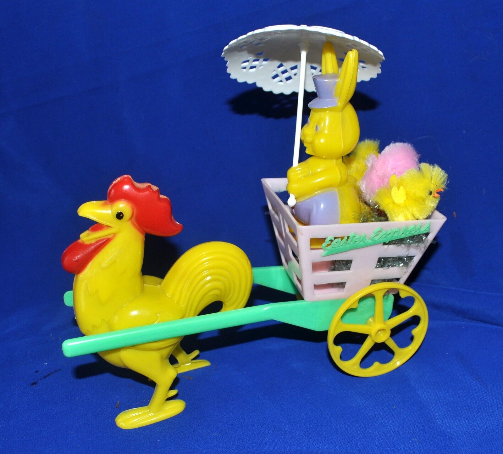 VTG E ROSEN ROSBRO PLASTIC CANDY CONTAINER ROOSTER PULLING CART Easter Express