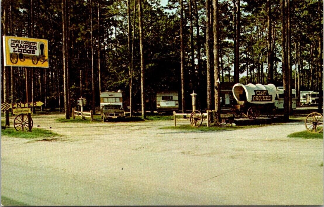 Vintage Postcard Town and Country Camper Lounge Perry Florida A6