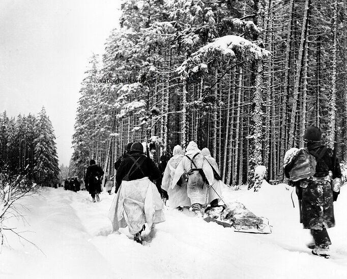 Battle of the Bulge American troops in snow 8\