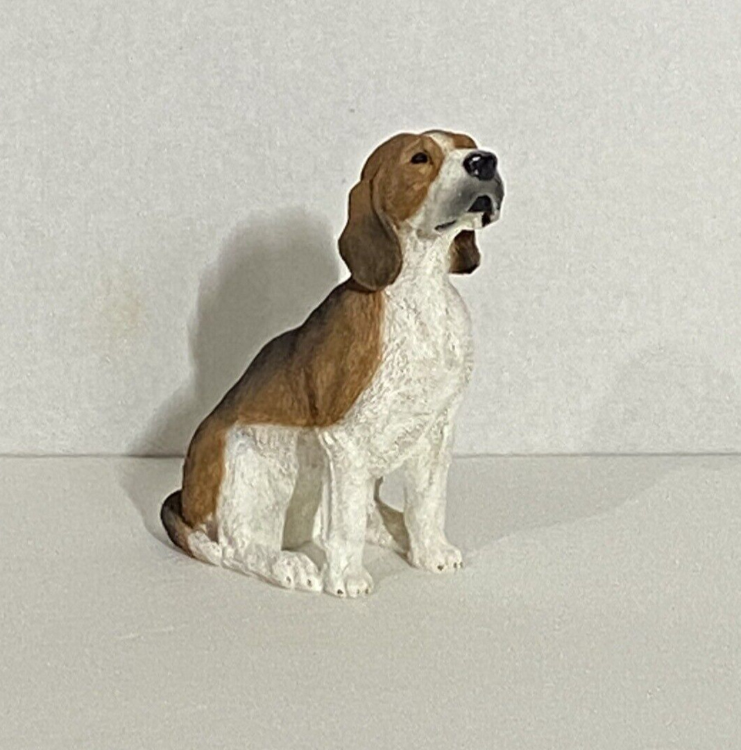 Vintage Tri-color Beagle, Sitting, Figurine, Dog LIVING STONE, USA,  Resin, 1994