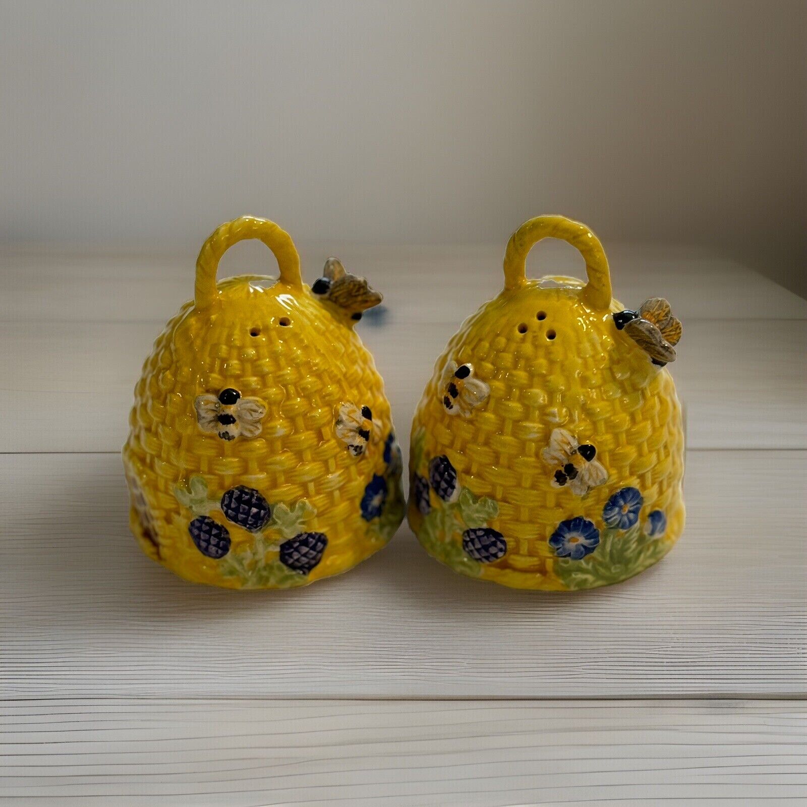 Kate Williams Global Designs Connections Beehive Salt And Pepper Shakers