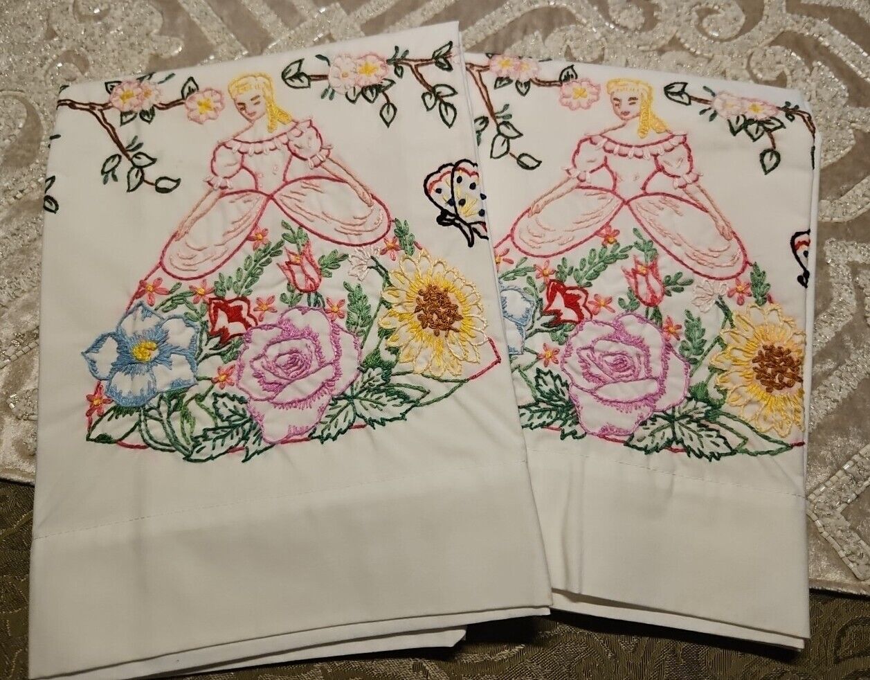 PAIR OF VINTAGE HANDMADE EMBROIDERED PILLOWCASES SOUTHERN BELLE BUTTERFLY FLORAL