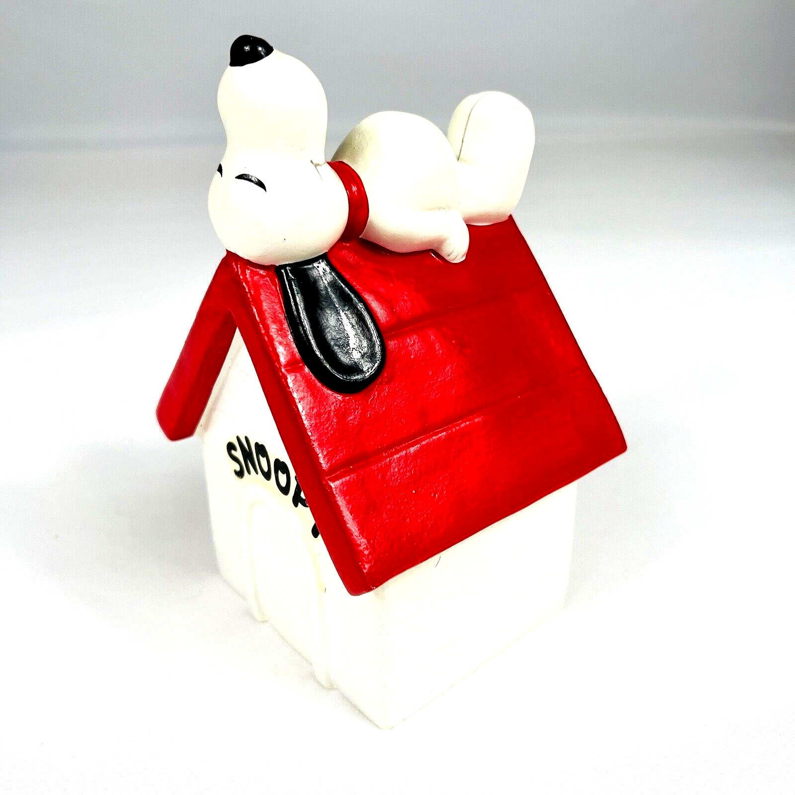 Vintage 1970 Snoopy Peanuts Ceramic Figure Doghouse Piggy Coin Bank of America