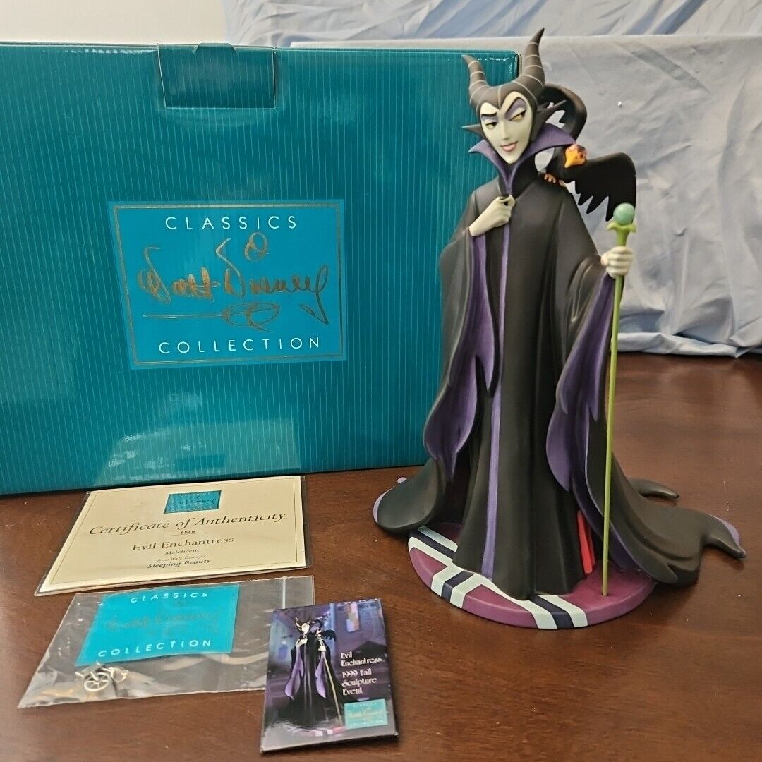 1999 WDCC Disney Classics Collection Sleeping Beauty Maleficent Evil Enchantress