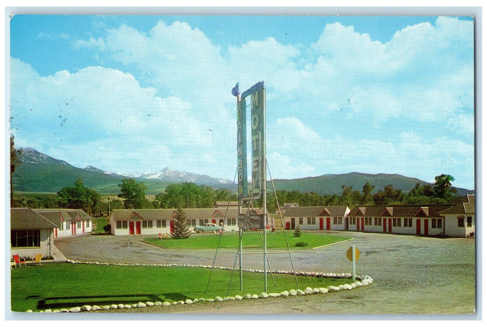 c1950\'s Rainbow Motel Livingston Montana MT Vintage Unposted Postcard