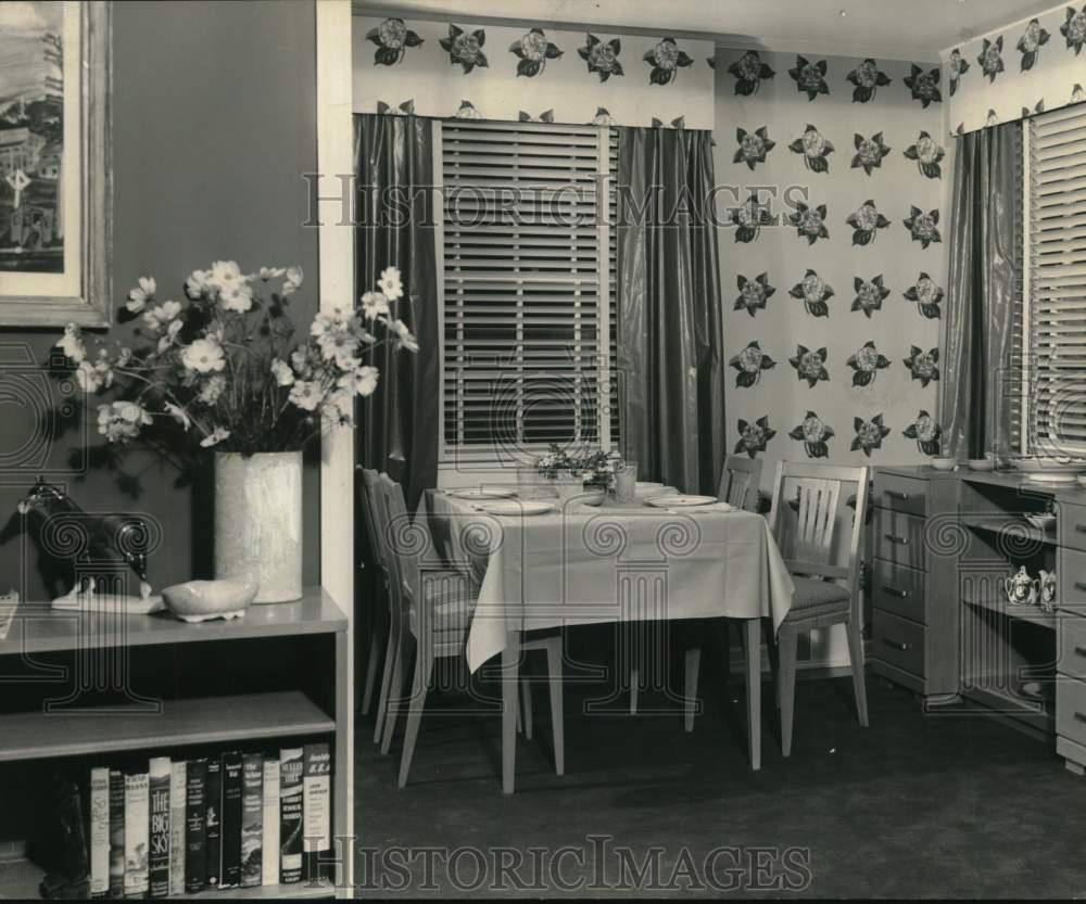 1947 Press Photo Better Homes Exposition model home interior, Albany, New York