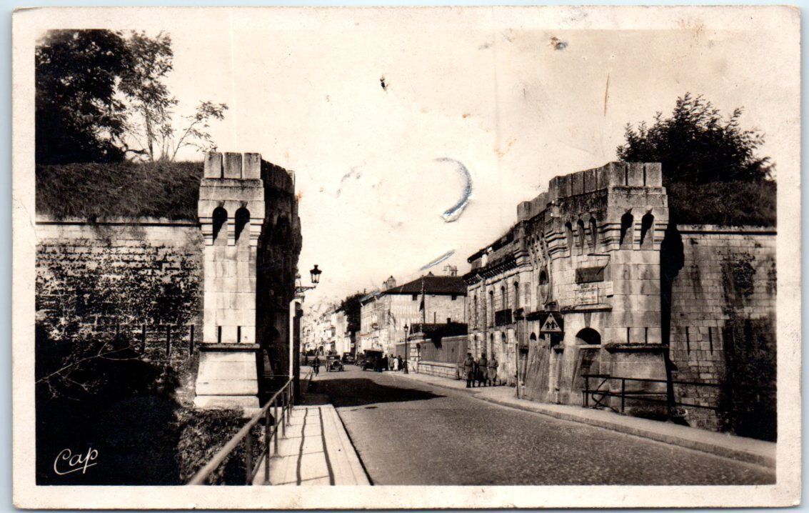 Postcard - Entrance to the City, The Gate - Toul, France