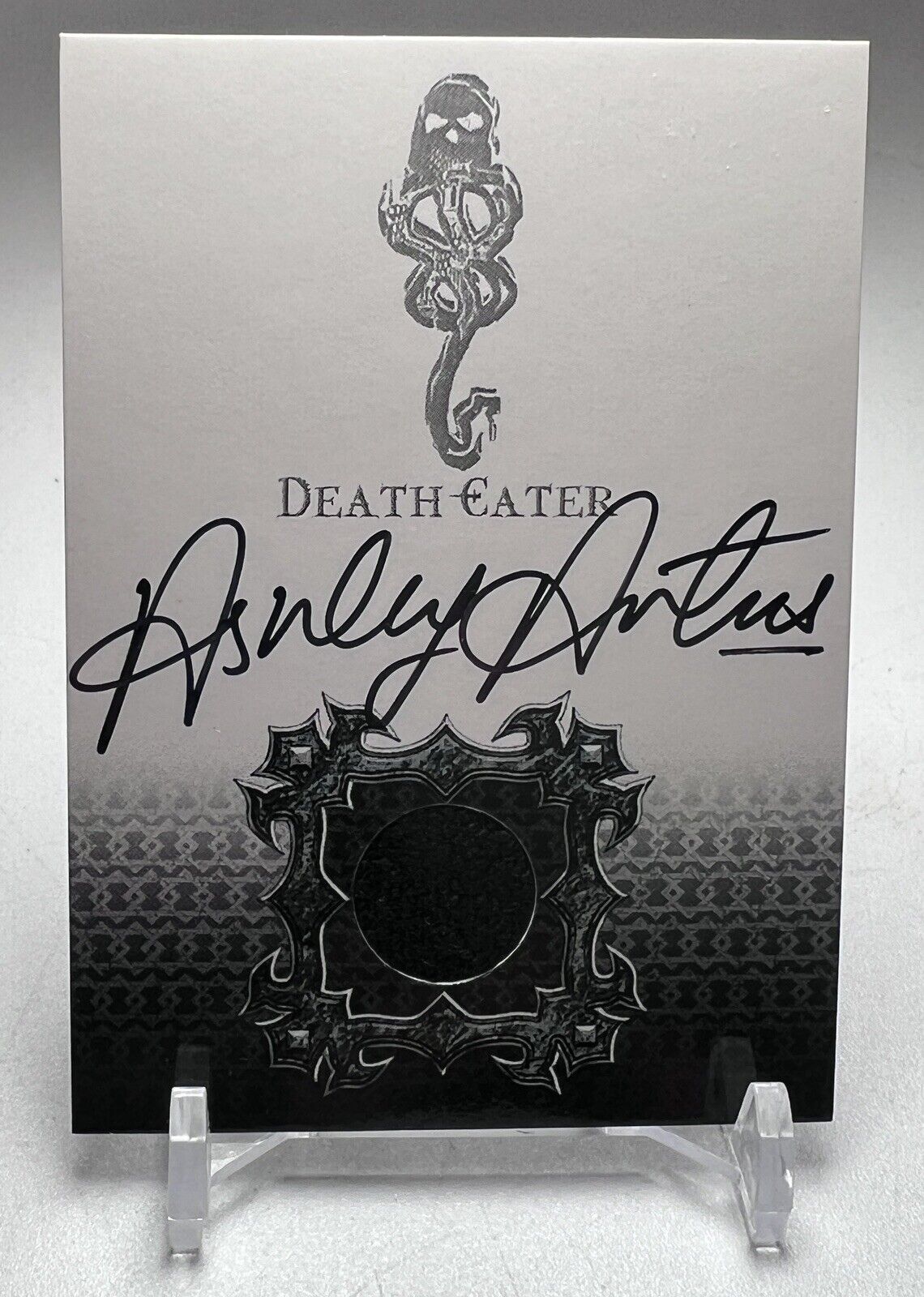 Harry Potter & The Goblet of Fire, Ashley Artus Autograph Relic Card DE1