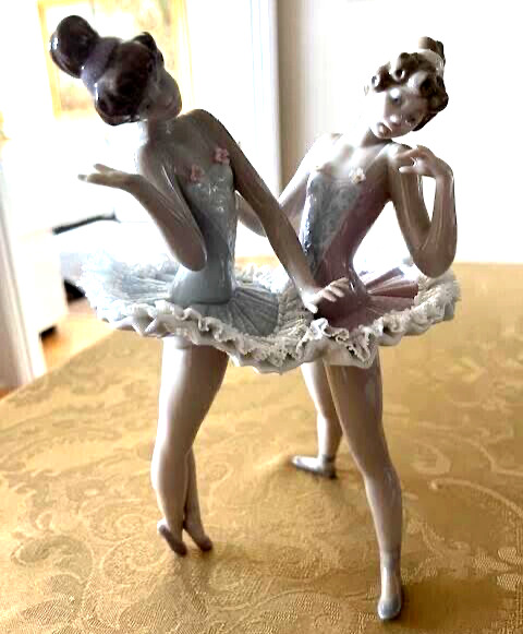 RETIRED LLADRO PORCELAIN FIGURINE BALLERINAS ON THEIR TOES  MADE IN SPAIN, RARE