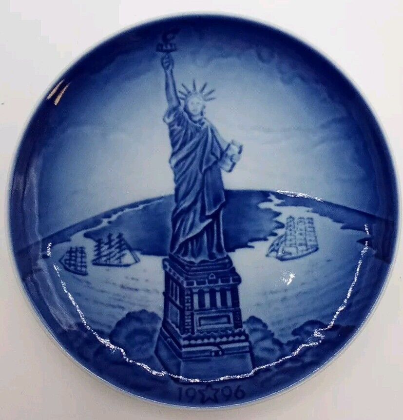B&G Christmas Eve at the Statue of Liberty 1996 Plate Christmas in America Hand