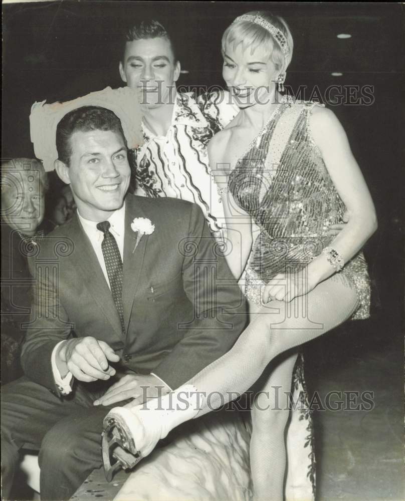 1959 Press Photo Roger Smith talks with skater at Ice Capades show in Hollywood