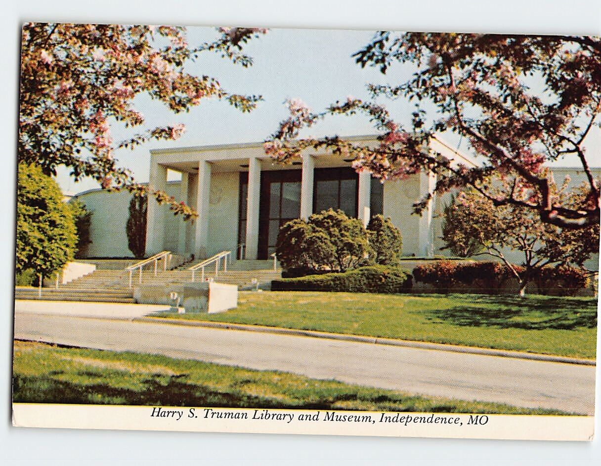 Postcard Harry S. Truman Library & Museum Independence Missouri USA