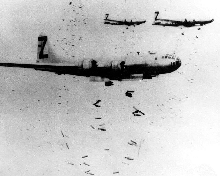 Air Force B-29s dropping incendiary bombs over Japan 8x10 World War II Photo 691