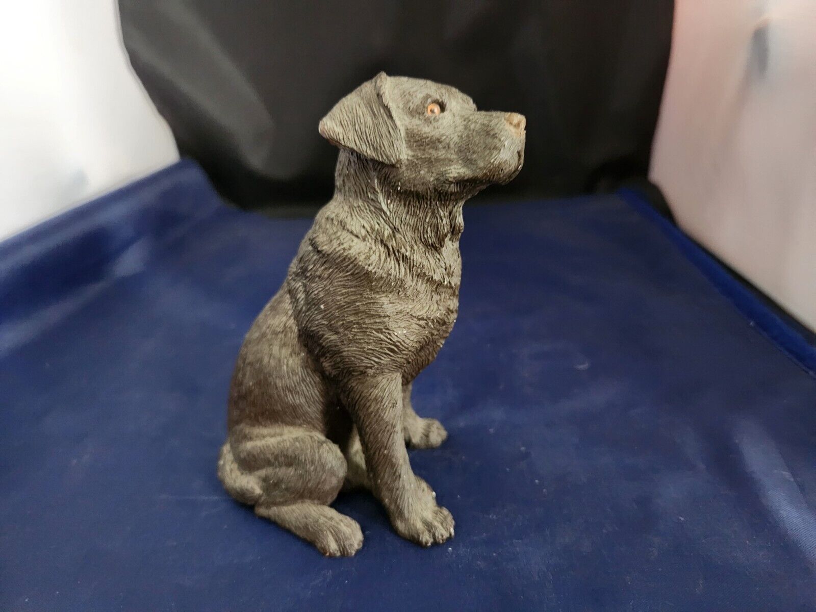 Sandicast Chocolate Labrador Retriever Sitting Figurine