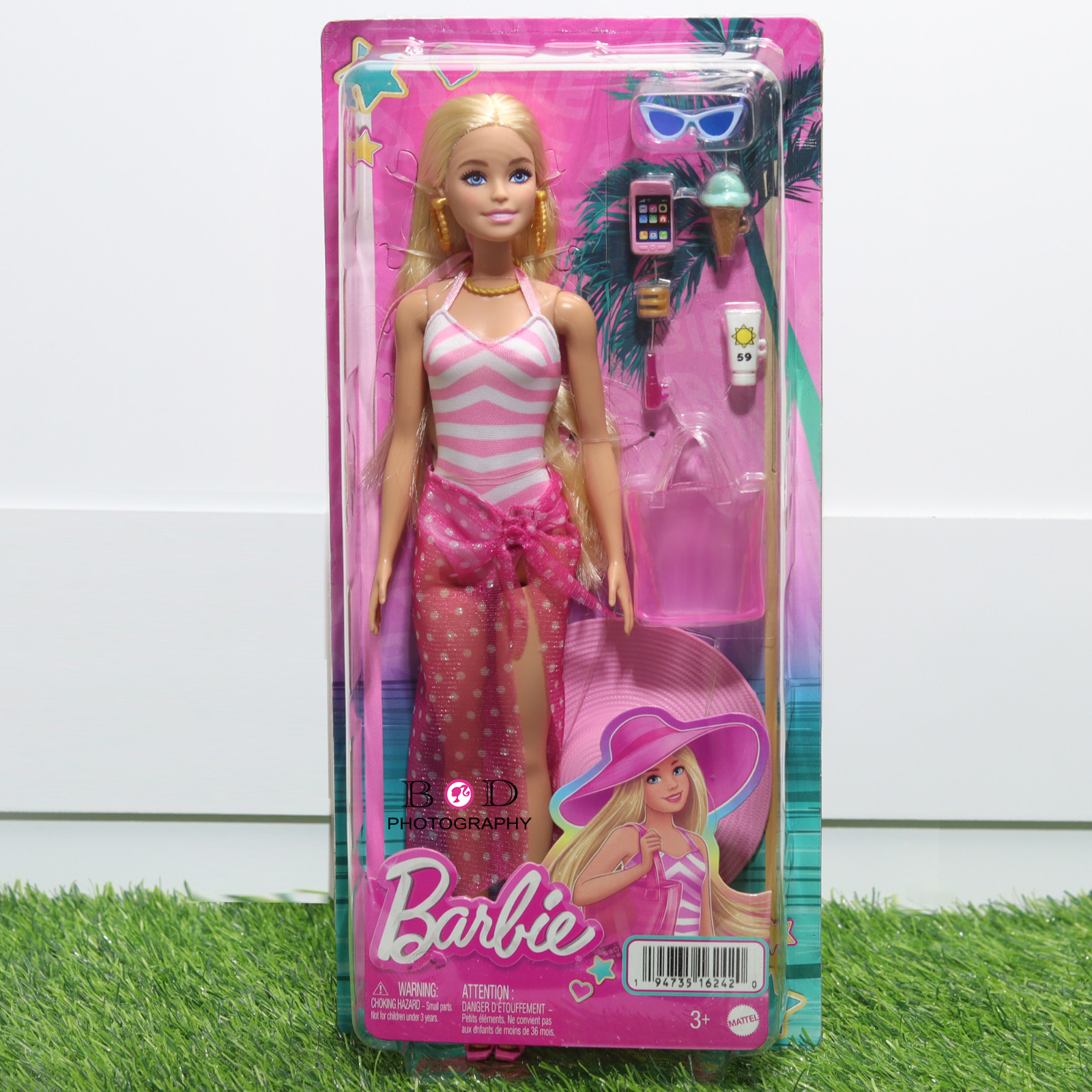Barbie Doll with Swimsuit and Beach-Themed Accessories - HPL73