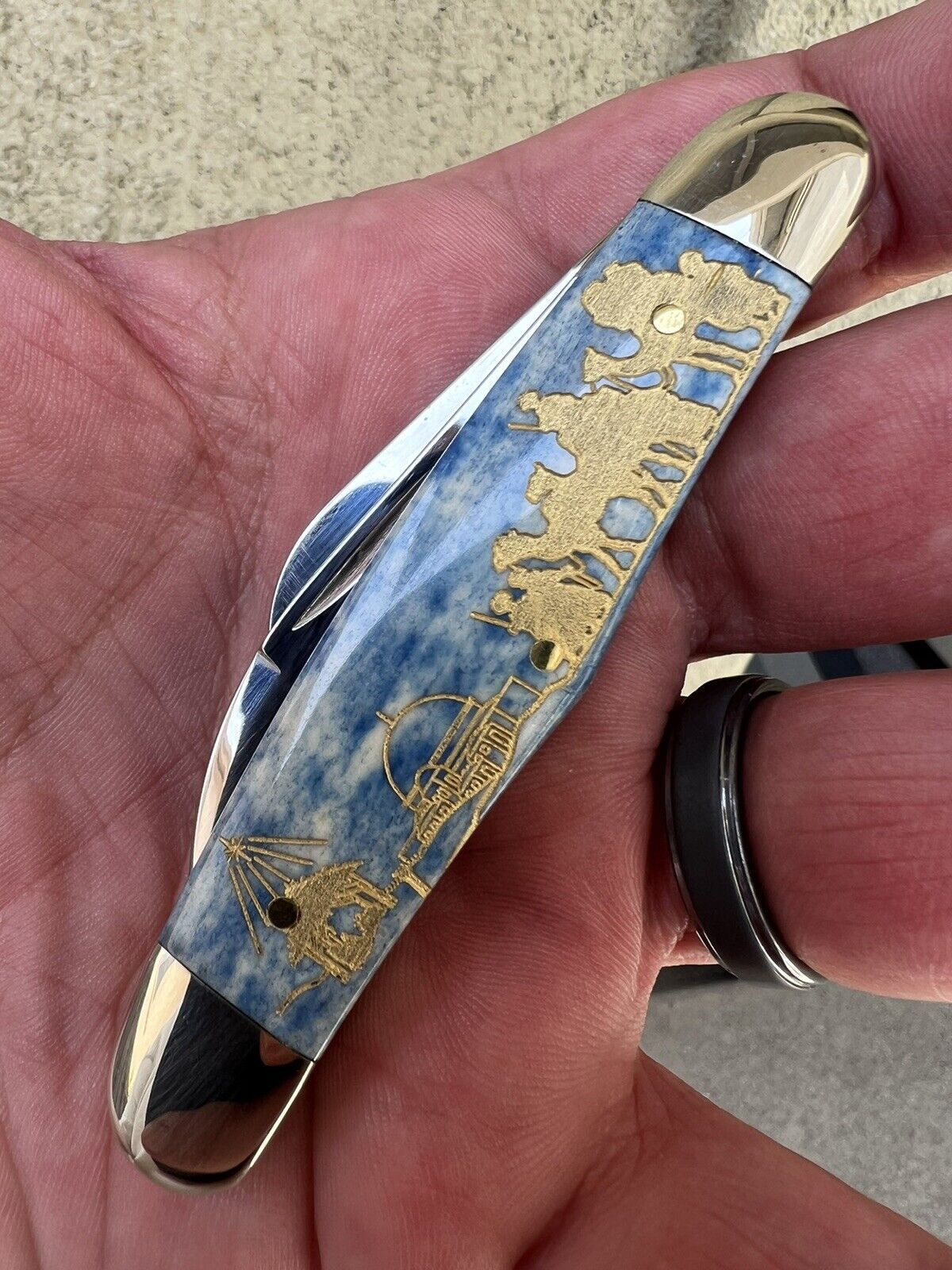 Very rare Case XX Humpback Stockman Knife Navy Blue With Camels In Tin USA