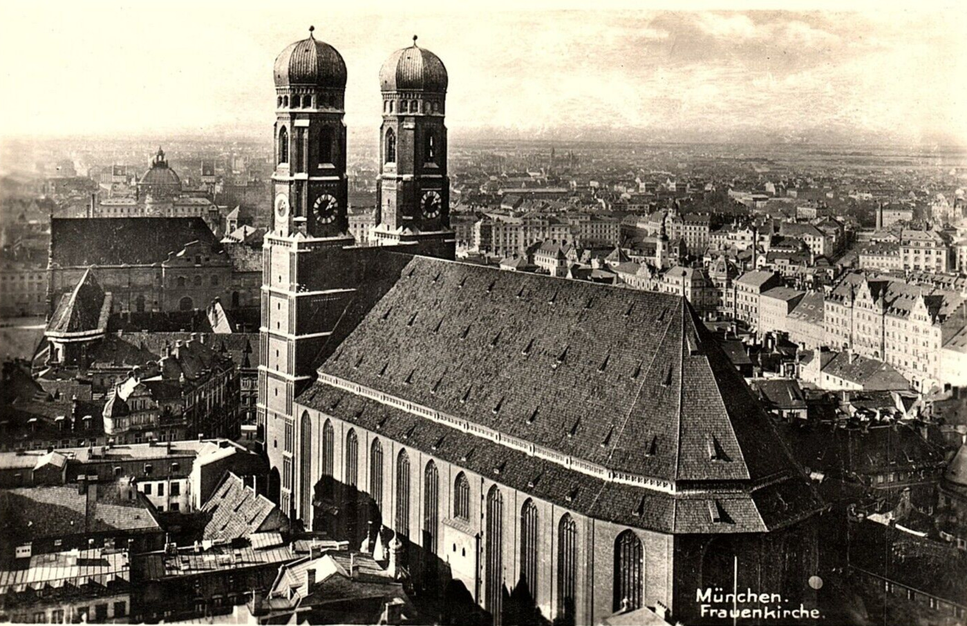 1930s MUNCHEN FRAUENKIRCHE CATHEDERAL GERMANY RPPC REAL PHOTO POSTCARD P666