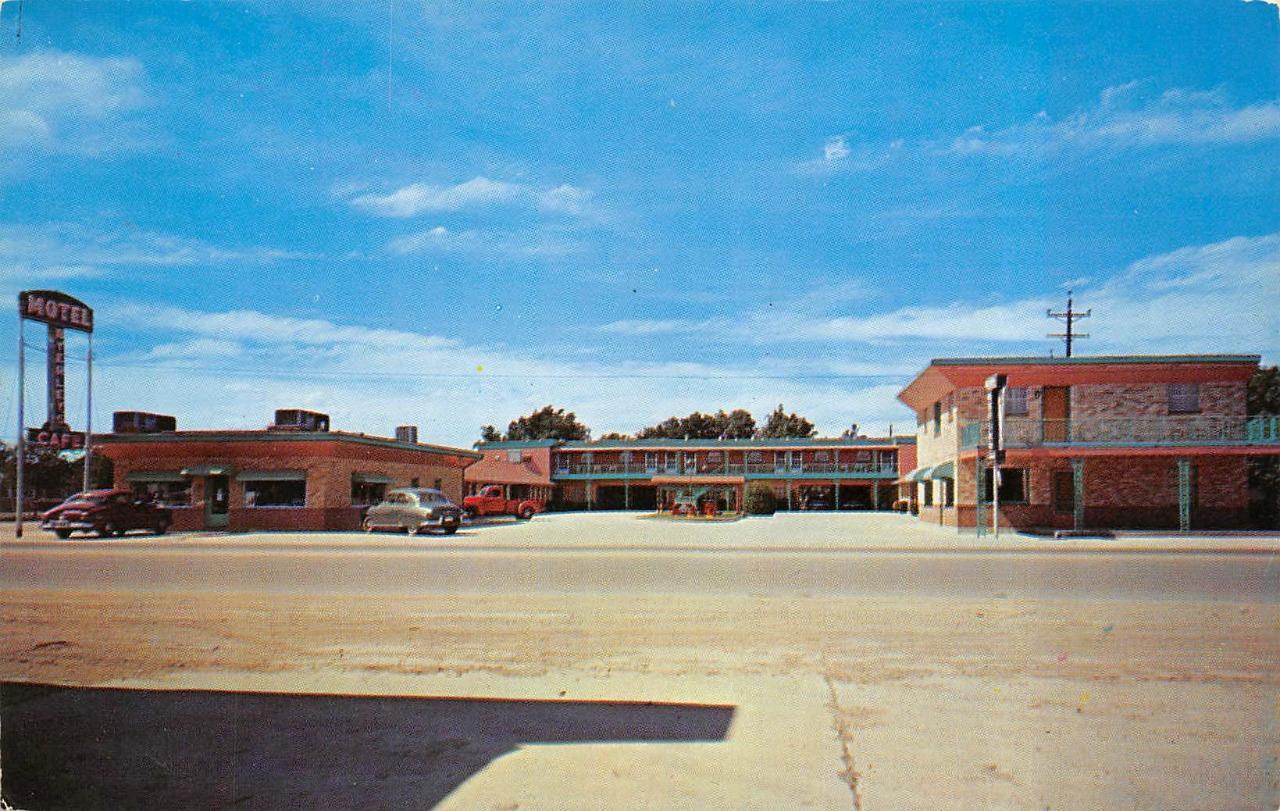 Guymon, OK Oklahoma  BYERLEY\'S MOTEL & CAFE 50\'s Cars ROADSIDE Texas Co Postcard
