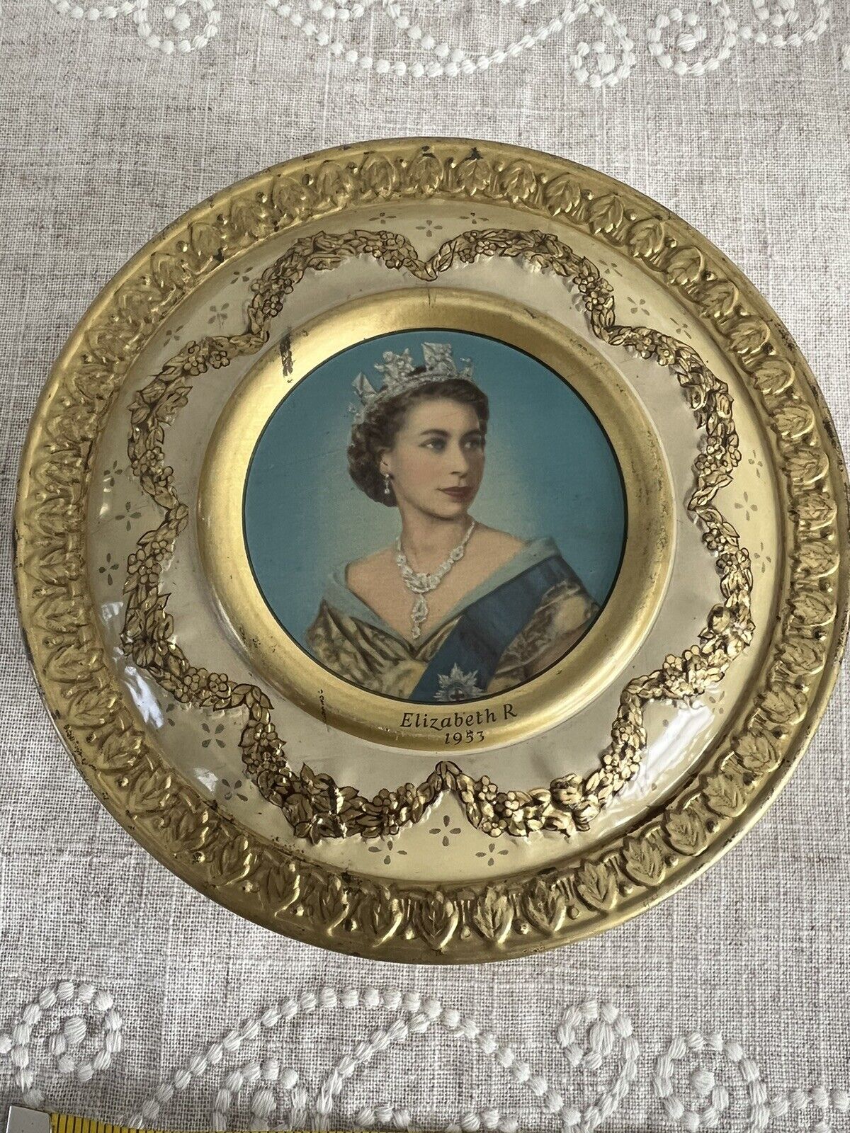 Queen Elizabeth II Coronation Tin Meltis Chocolates 1953 UK Round Gold Embossed