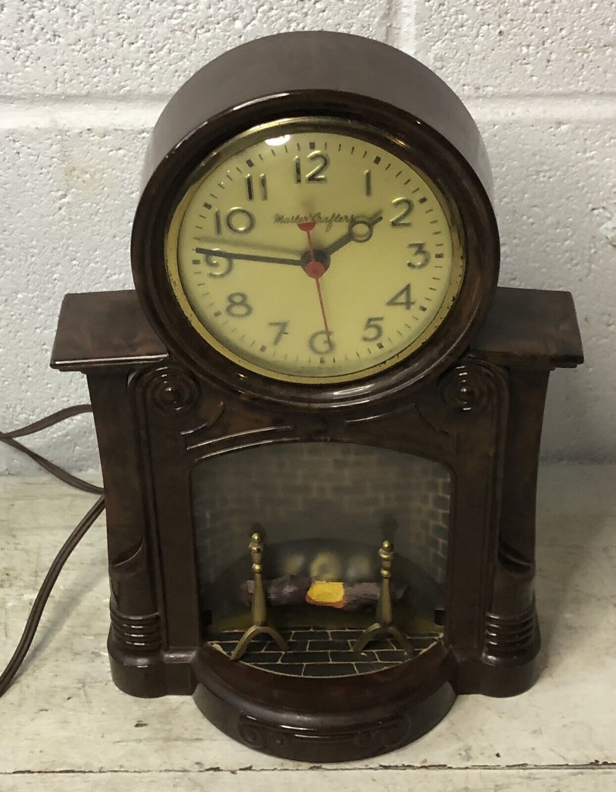 Vintage MasterCrafters Fireplace Lighted Motion Clock Model 272 Bakelite Works