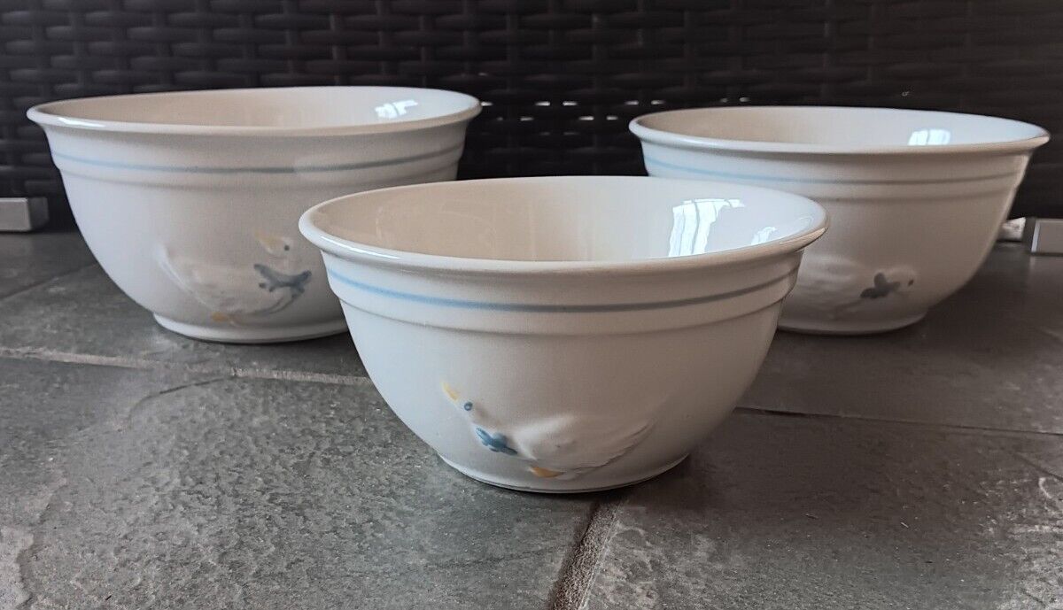 Vintage Goose Design Ceramic Nesting Mixing Bowls White Blue Trim Set Of 3