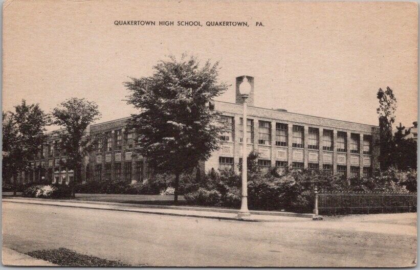 QUAKERTOWN, Pennsylvania Postcard HIGH SCHOOL Building / Street View - Mayrose
