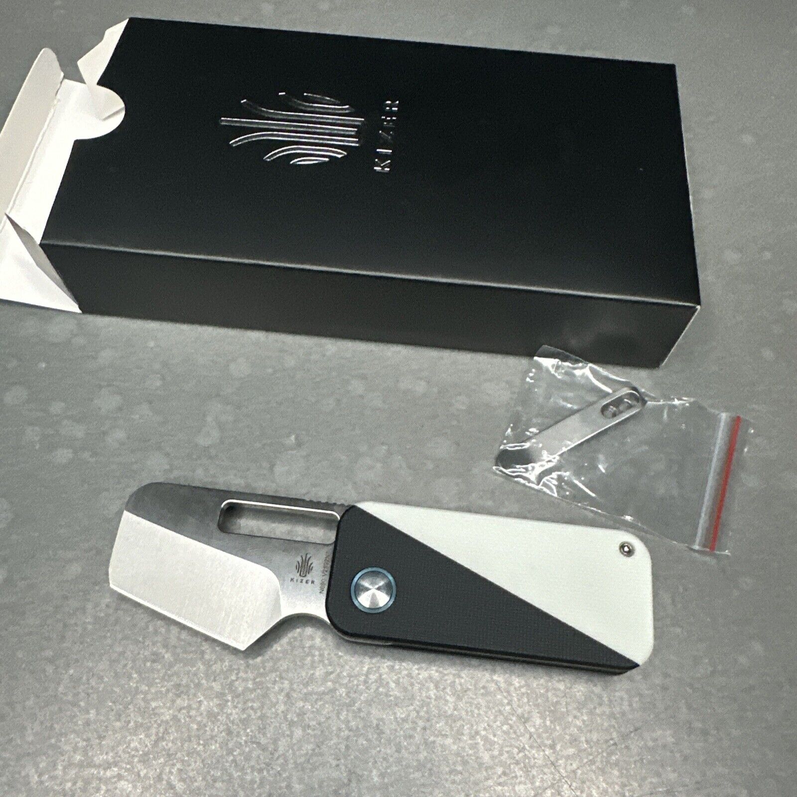 Kizer Walnut Tai Chi Safe Daily Knife, Black and White G-10 Handle, Folding