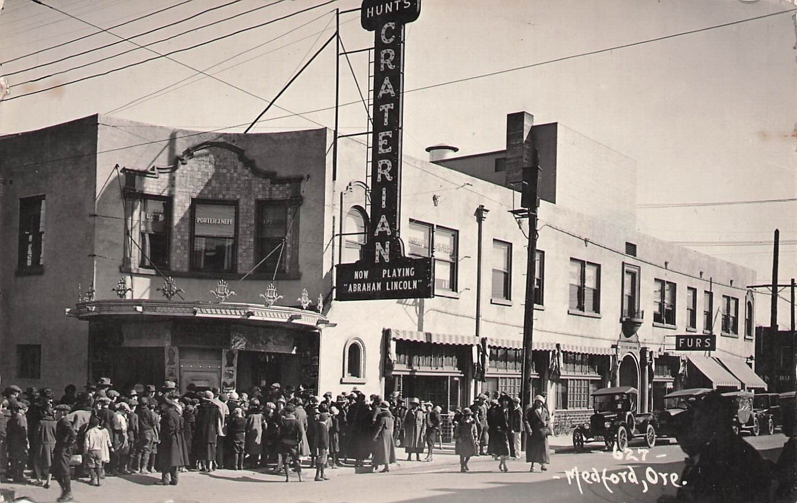 RPPC  Hunt\'s Craterian Theater Medford Oregon c1925 Abraham Lincoln