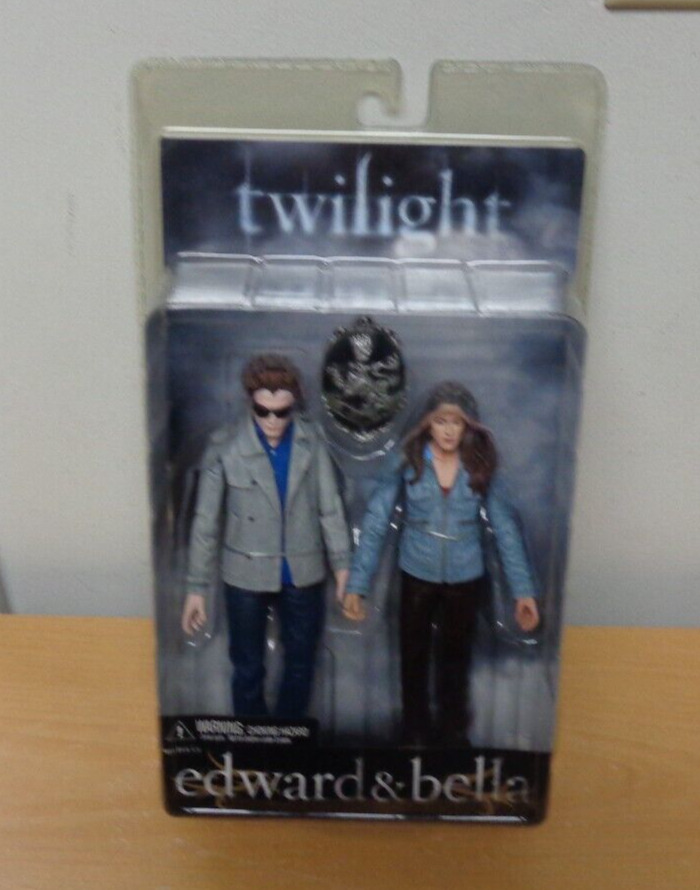 New in sealed box Twilight Edward and Bella figurine dolls
