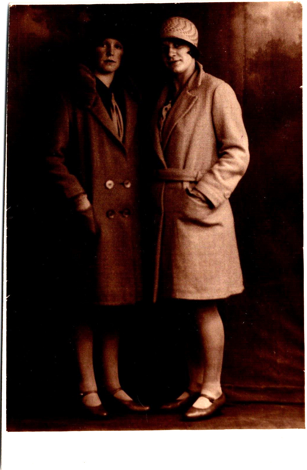 RPPC 2 Women in Knee Length Coats Hats Hose Bing\'s Studio Portrait P.UN. (N-127)