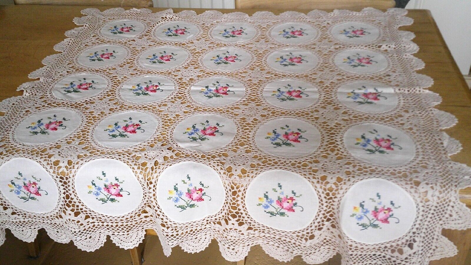 VINTAGE HAND EMBROIDERED TABLECLOTH - LACE TRIM