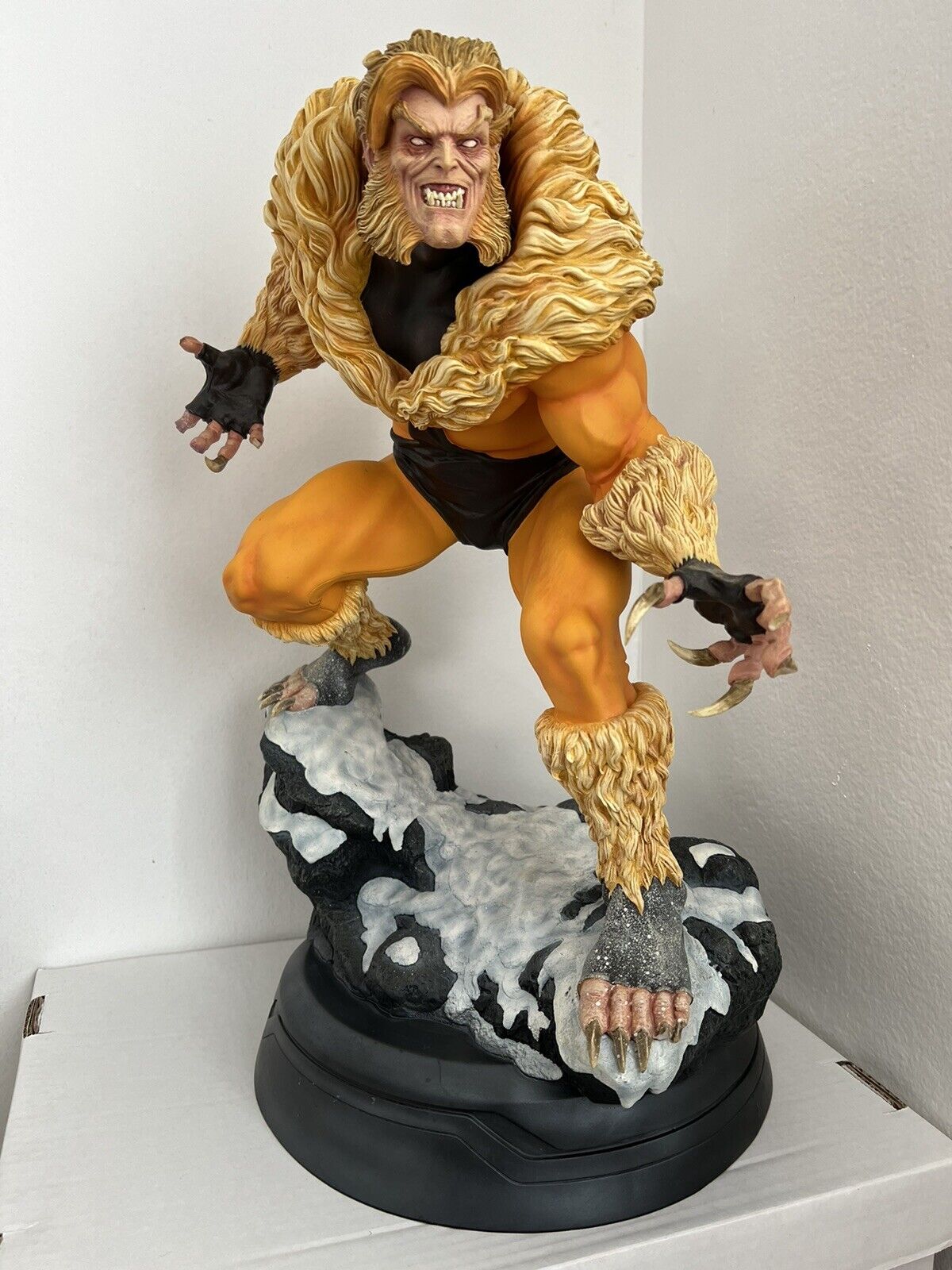 Marvel Comic Sideshow X-men Classic Sabretooth Premium Format Figure Statue USED