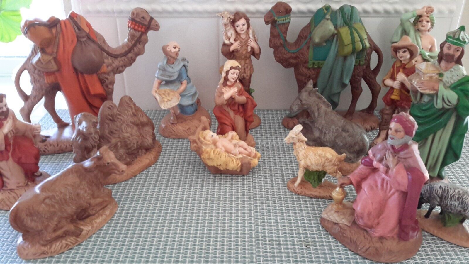 Vintage Hand Painted Atlantic Mold 16 Piece  Nativity Set Pre-owned