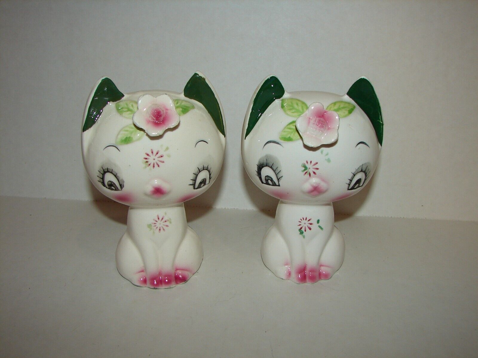 Vintage Big Eyes Ceramic Cats Salt Pepper Granny Chic Kitsch Hand Painted Japan