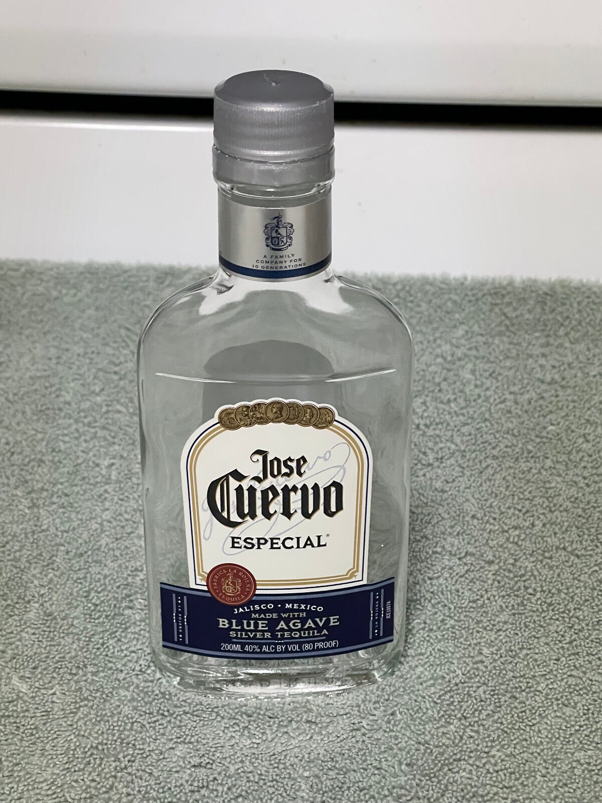 1 VERY RARE JOSE CUERVO ESPECIAL BLUE AGAVE SILVER TEQUILA 200 ML BOTTLE EMPTY